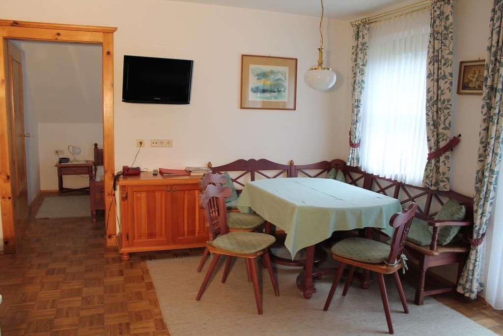 Haralds Ferienwohnungen Bad Kleinkirchheim Habitación foto