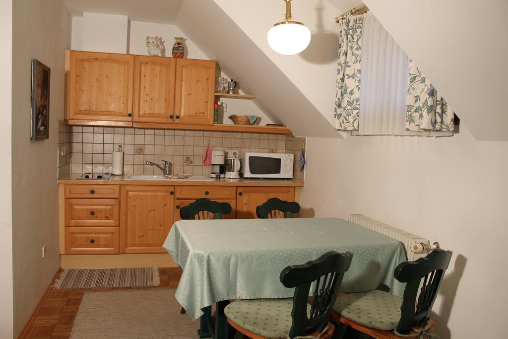 Haralds Ferienwohnungen Bad Kleinkirchheim Habitación foto